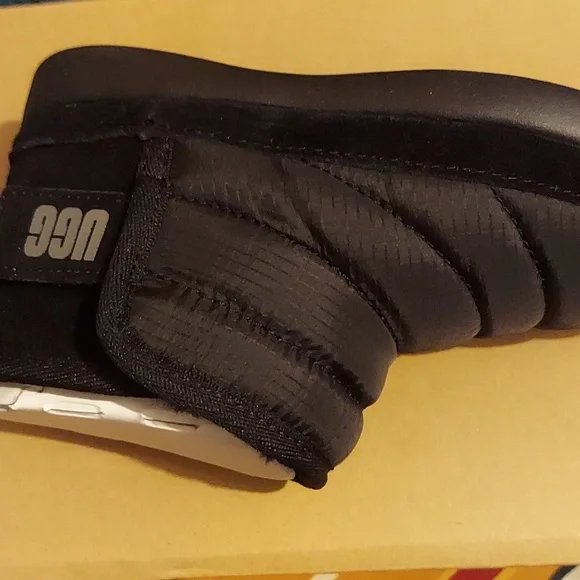 UGG | Zaylen Boots, Black, Size 10 - Picture 5 of 8